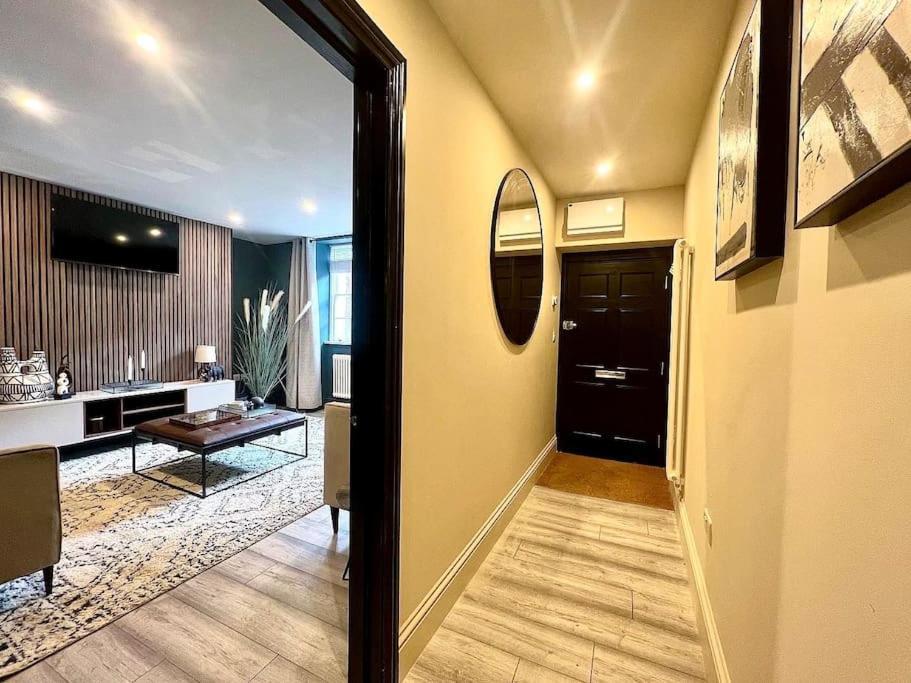Fabulous Large Apartment In Great Location Bath Exterior photo