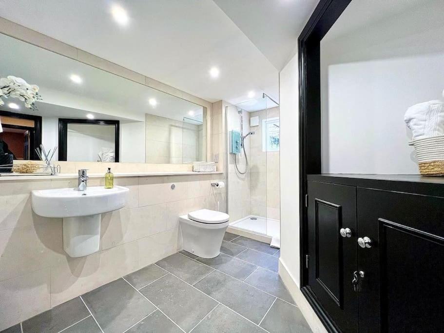 Fabulous Large Apartment In Great Location Bath Exterior photo